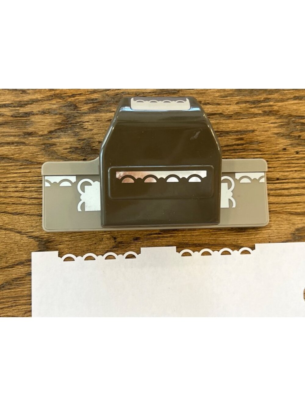 Stampin Up! Scallop Border Paper Punch Decorative Craft Tool Scrapbooking Supply